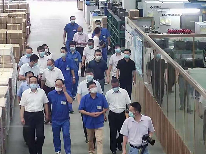 郝建軍市長考察企業(yè)
